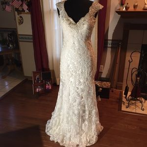 Allure Bridal Gown - Style 9212 - Ivory - Size 10